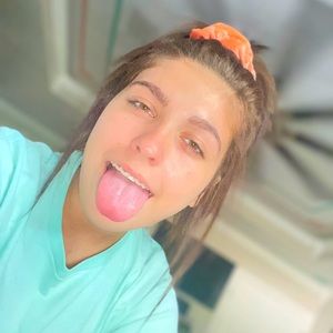 Meet your Posher, Alexis